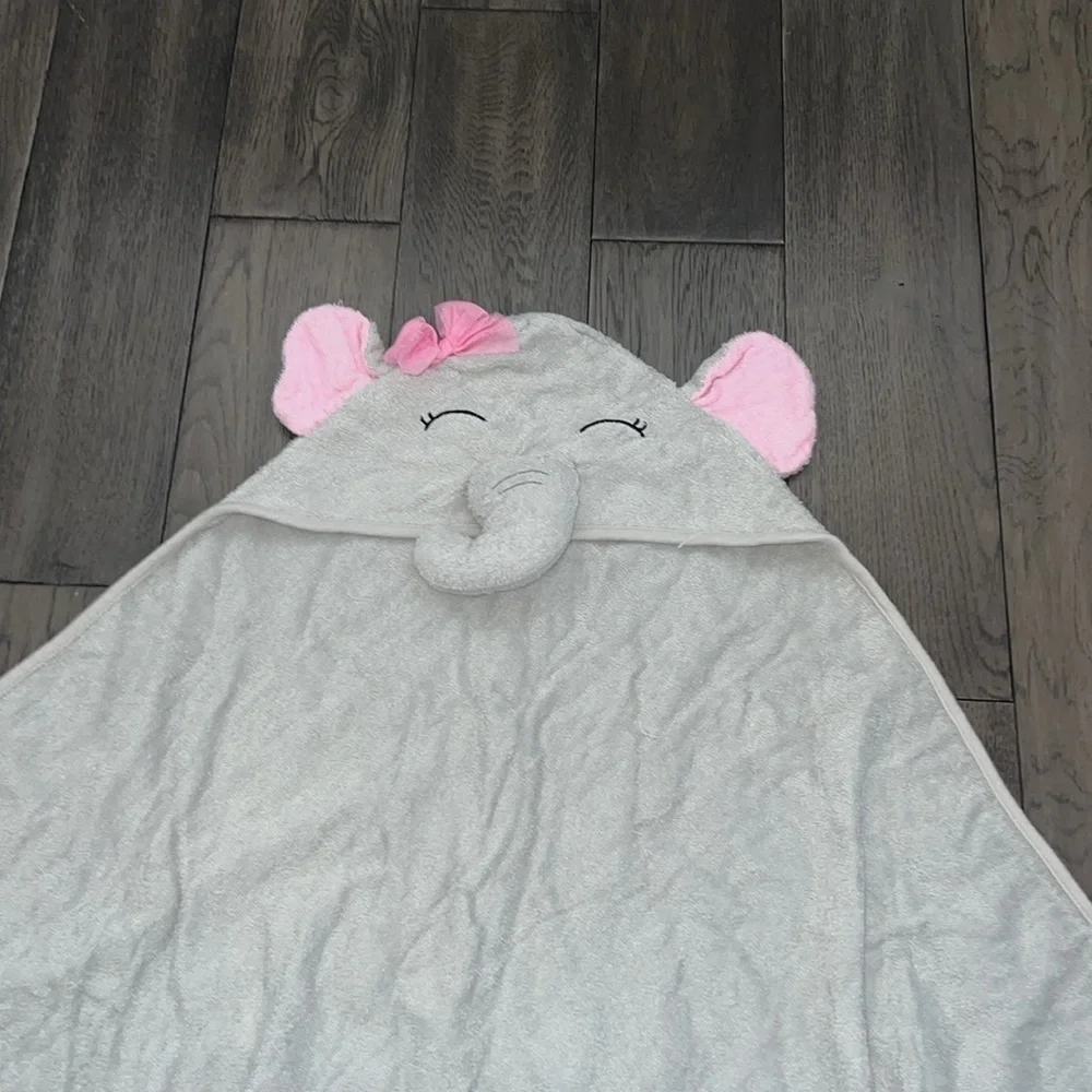 Baby infant gray elephant hooded bath towel with a bow